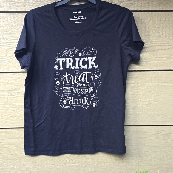 Torrid Trick or Treat Black Crew Neck Tee 2x drink - Picture 6 of 9